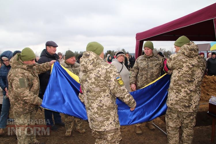 Болградська громада попрощалася з Героєм: в останню путь провели капітана Владислава Ільчука