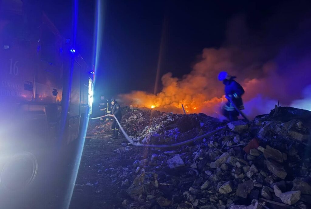 На Білгород-Дністровщині через підпал сталася масштабна пожежа: з вогнем боролися три рятувальні відділення