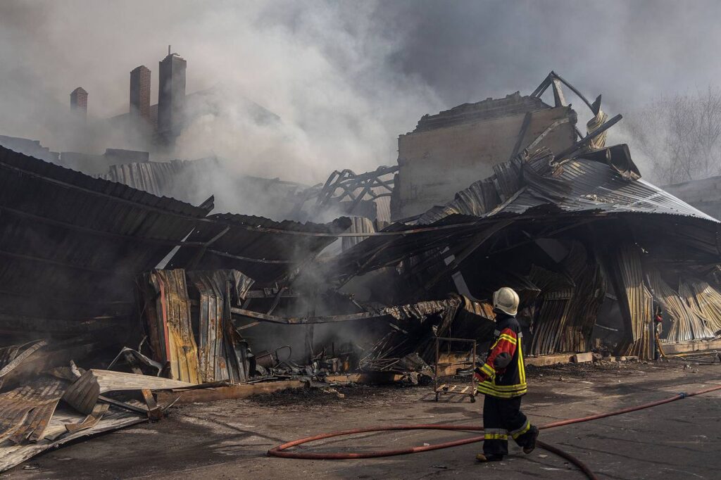 Ліквідація наслідків нічної масованої ворожої атаки на Одещину досі триває