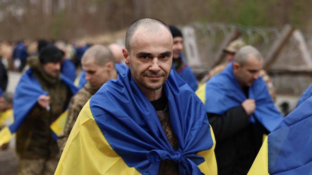 Один із найбільших обмінів: додому з російського полону повернулися 197 захисників