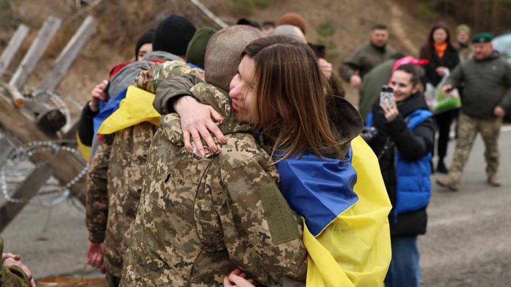 Один із найбільших обмінів: додому з російського полону повернулися 197 захисників