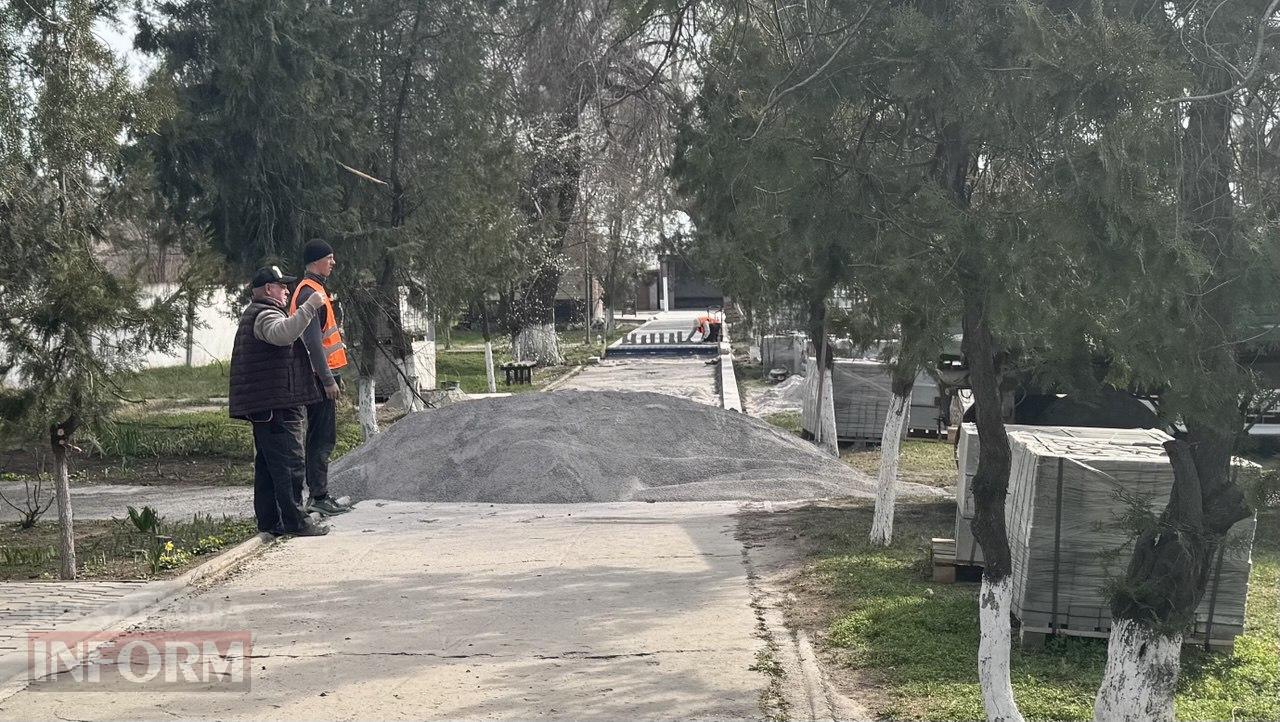 Хто і за які кошти перекладає бруківку в Арцизі: пояснення міського голови