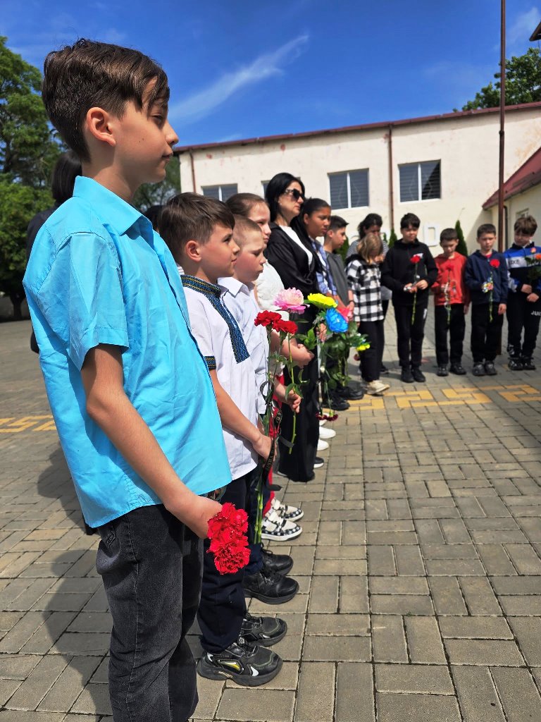 У Болградському ліцеї №3 відкрили меморіальні дошки двом загиблим героям-випускникам