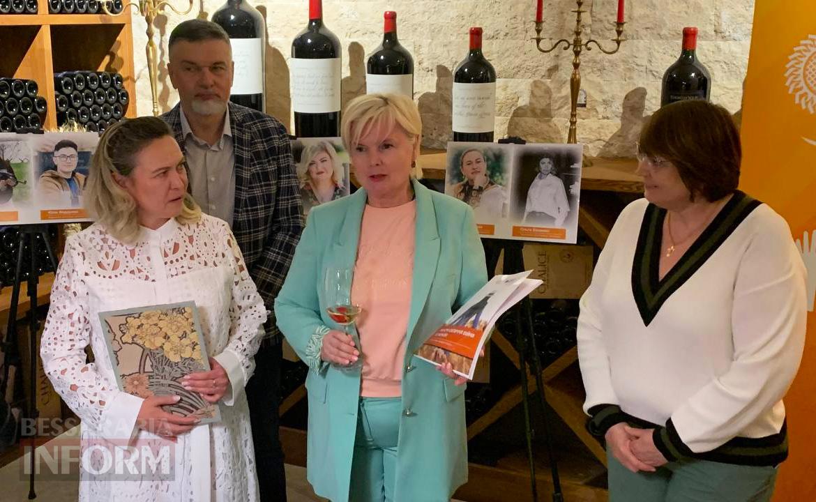В Одесі презентували перший випуск журналу "Жіночі обличчя війни в Україні", до якого увійшли волонтери з Бессарабії