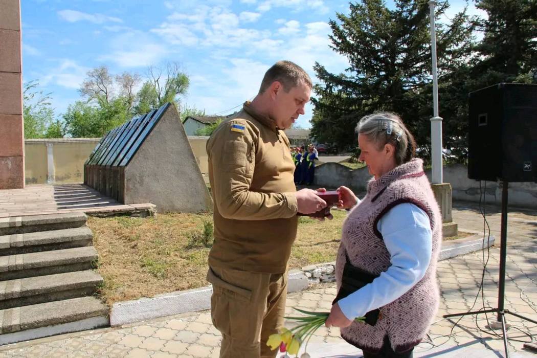 Родинам двох загиблих захисників з Білгород-Дністровського району передали їх посмертні нагороди