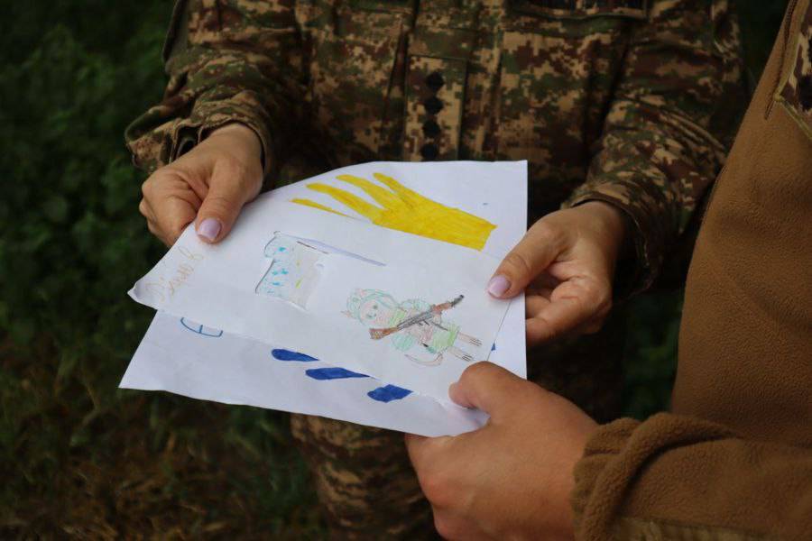 Школярі з Ізмаїльського району виготовили обереги для захисників: деталі