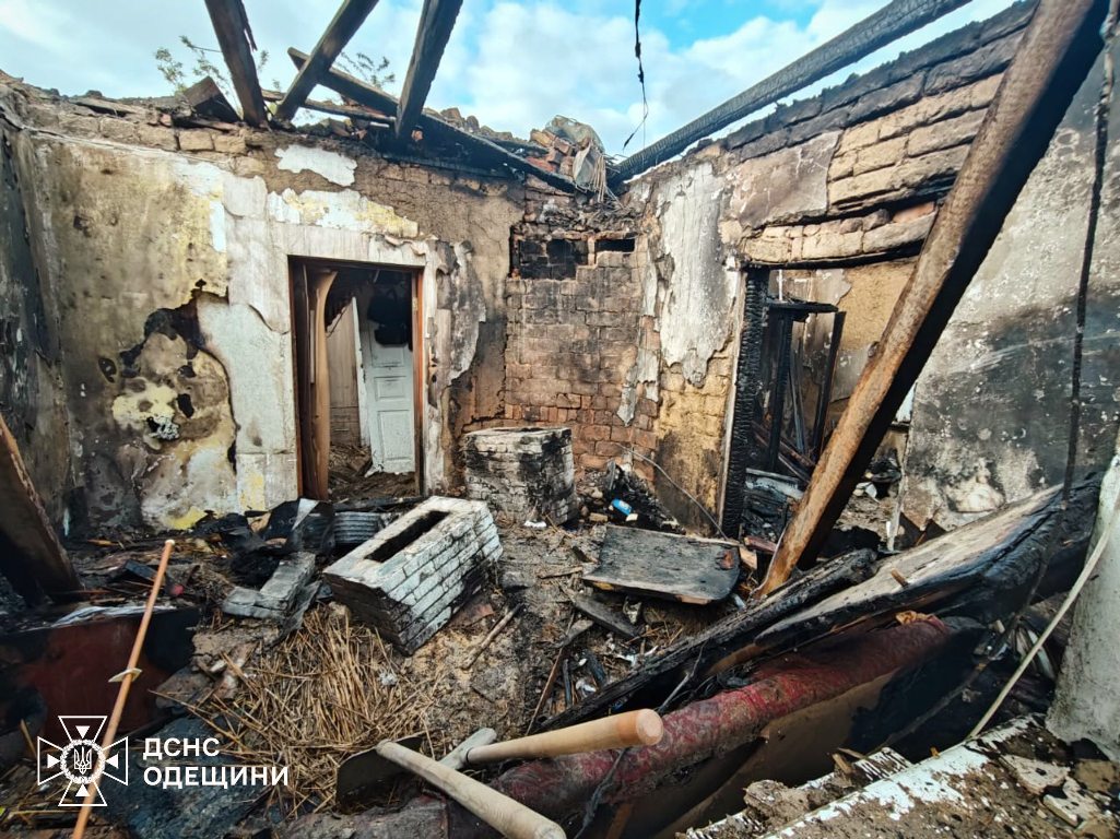 Внаслідок ворожої атаки в Аккермані є постраждалий та пошкоджено пожежну частину