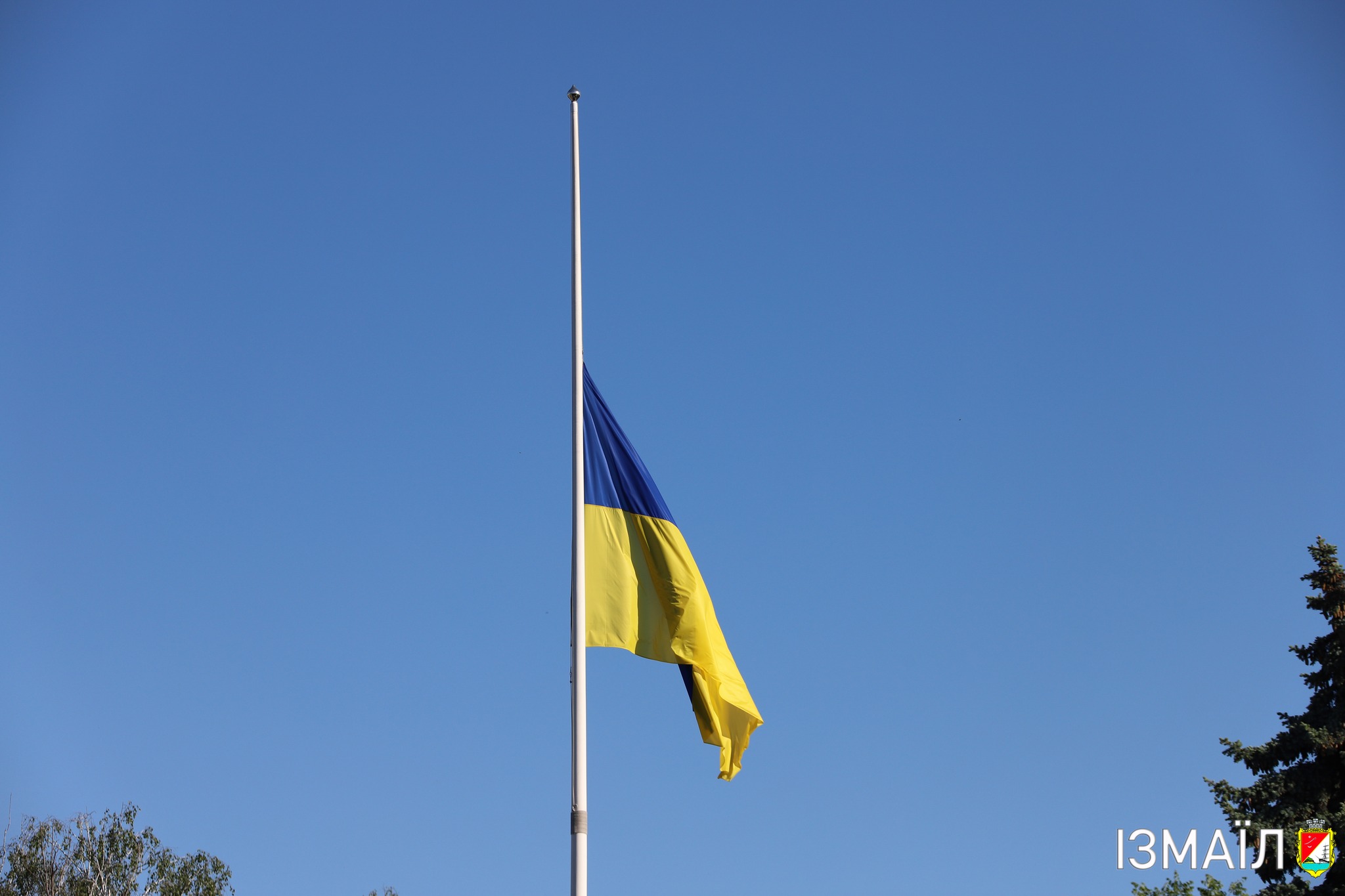 В Ізмаїлі підняли прапор кримськотатарського народу