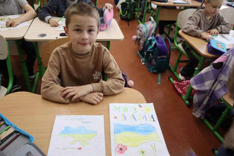 Школярі з Ізмаїльського району виготовили обереги для захисників: деталі