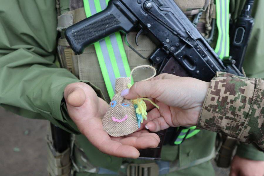 Школярі з Ізмаїльського району виготовили обереги для захисників: деталі