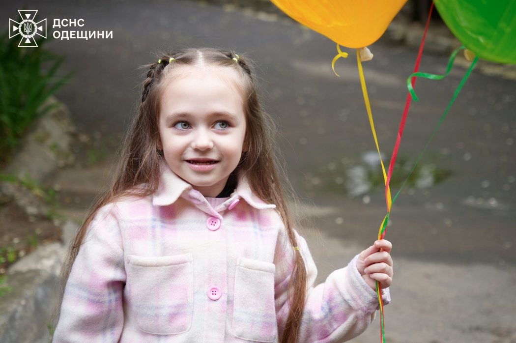 Рятувальники привітали доньку загиблого на Миколаївщині сапера з Татарбунарської громади