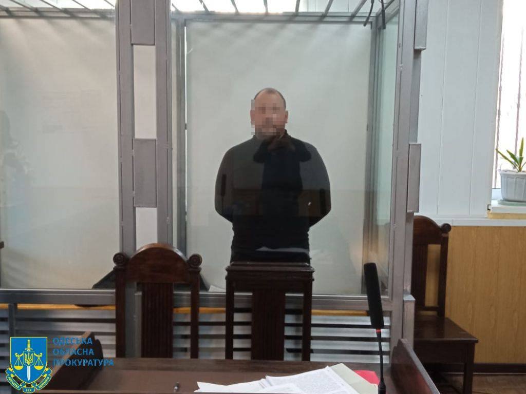 На Одещині затримали двох ділків, які за 950 доларів влаштовували чоловіків на підприємства критичної інфраструктури