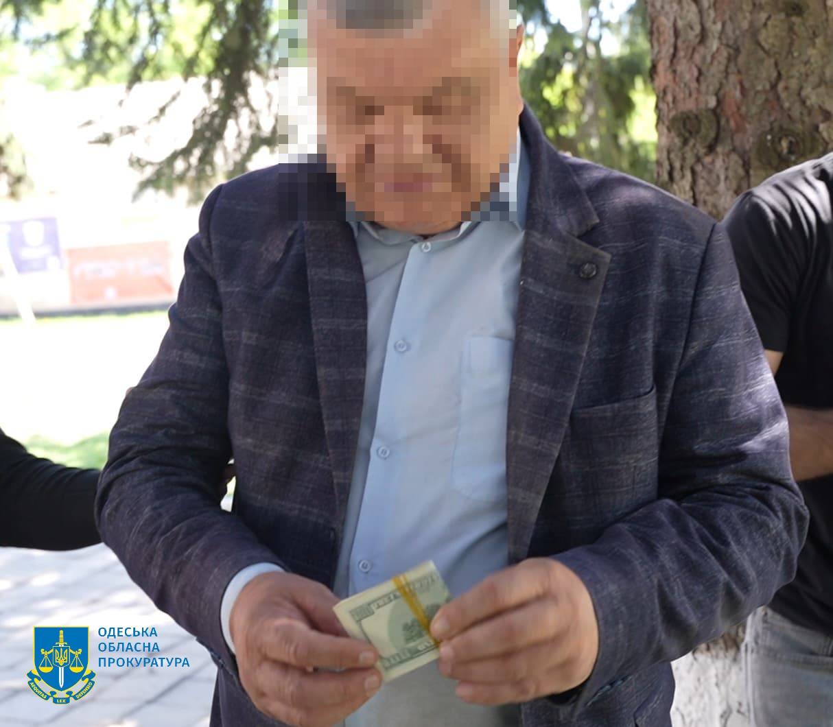 На Одещині затримано голову селищної ради, який вимагав хабар за дозвіл на розміщення газової заправки
