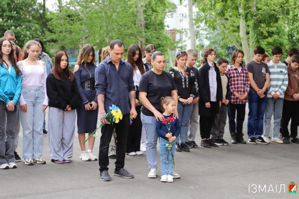 В ізмаїльській гімназії увічнили пам'ять стрільця-снайпера Валерія Кидика
