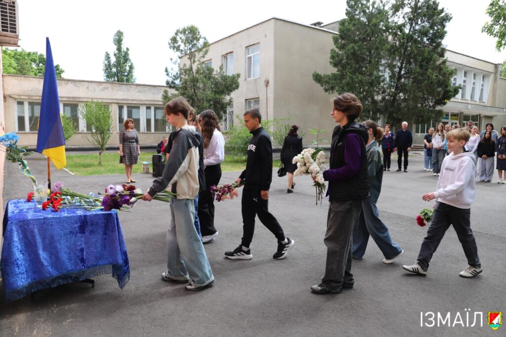 В ізмаїльській гімназії увічнили пам'ять стрільця-снайпера Валерія Кидика