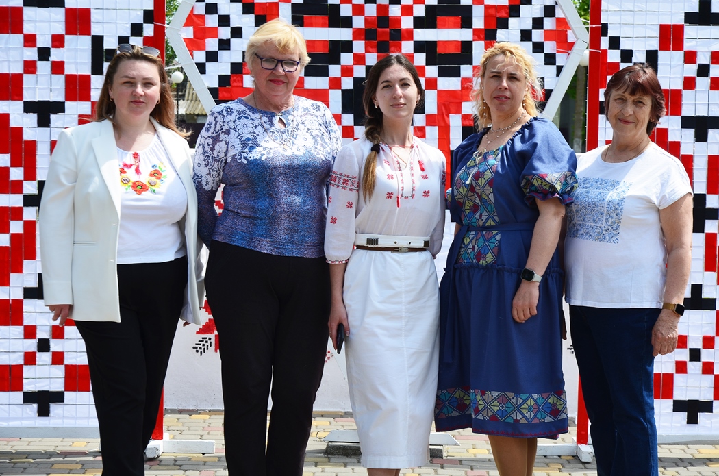 В Кілії об'єднали святкування Дня вишиванки та Дня сім'ї - великий фоторепортаж