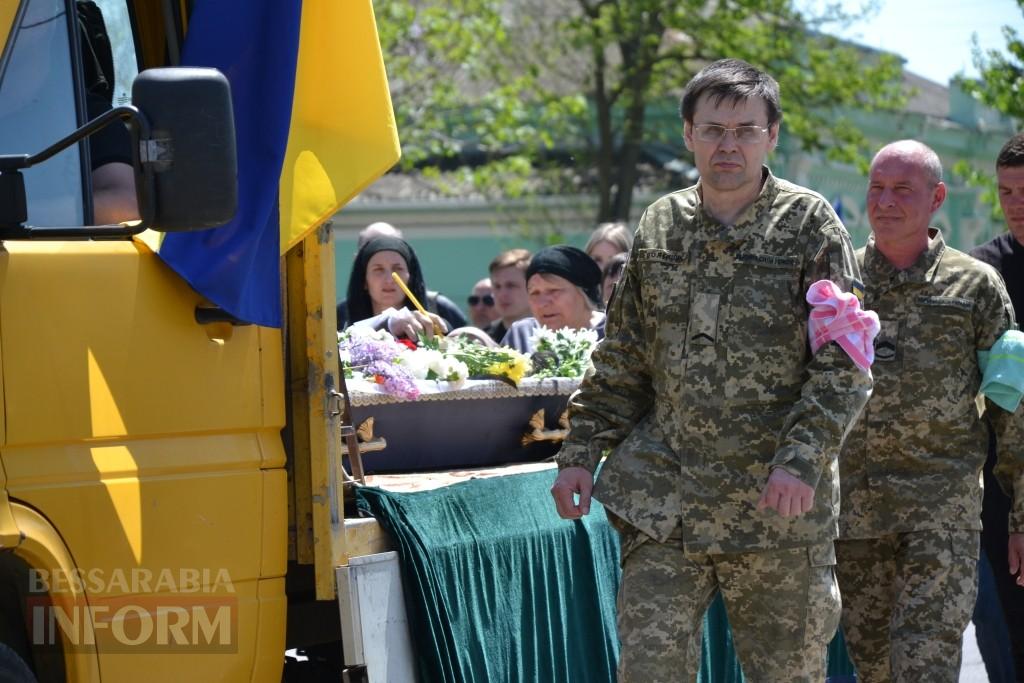 Морг замість ДРАЦСу: у Кілії простилися з 31-річним навідником БпЛА