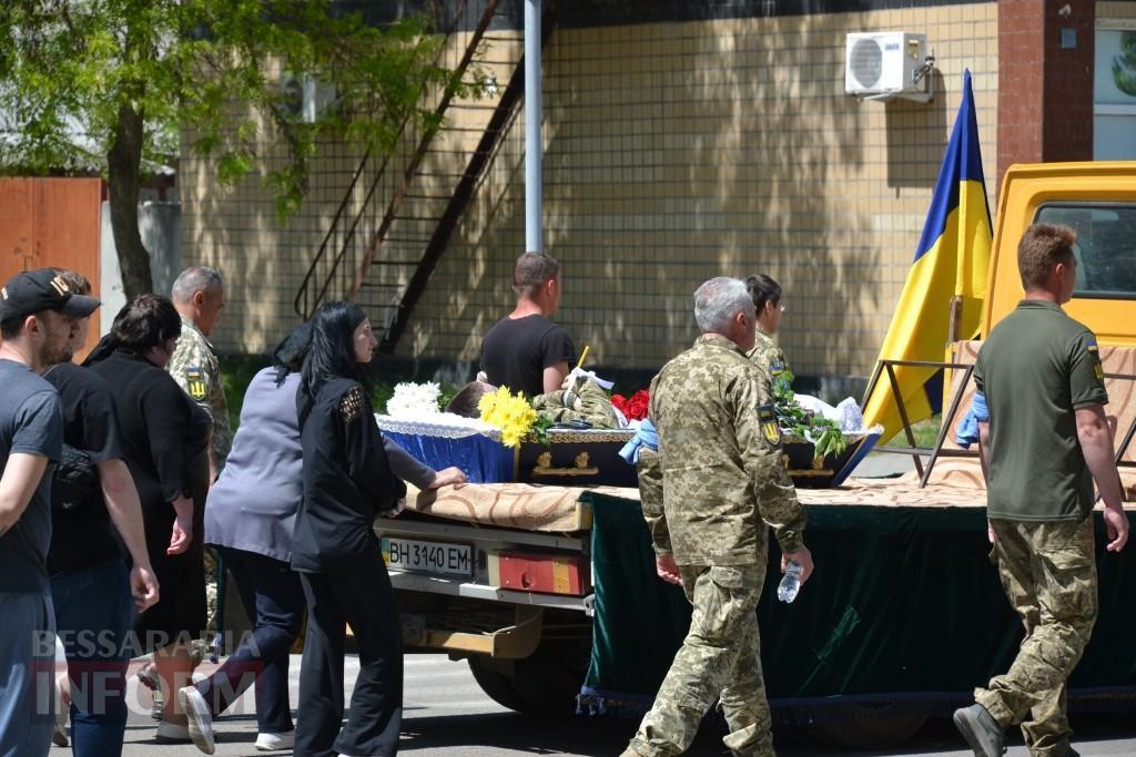Морг замість ДРАЦСу: у Кілії простилися з 31-річним навідником БпЛА