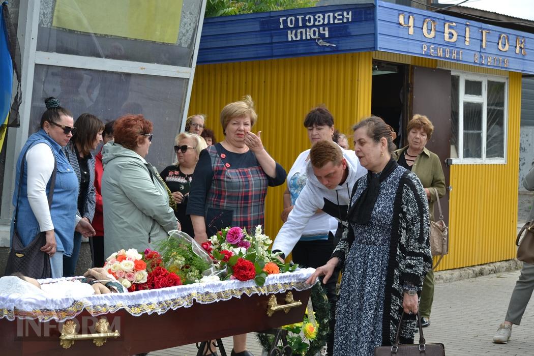 "Своїм полум'ям врятувала життя багатьох військових": у Кілії простилися із відомою волонтеркою