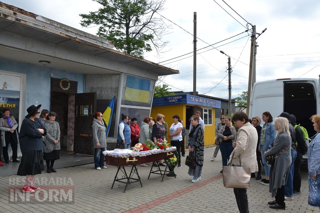 "Своїм полум'ям врятувала життя багатьох військових": у Кілії простилися із відомою волонтеркою