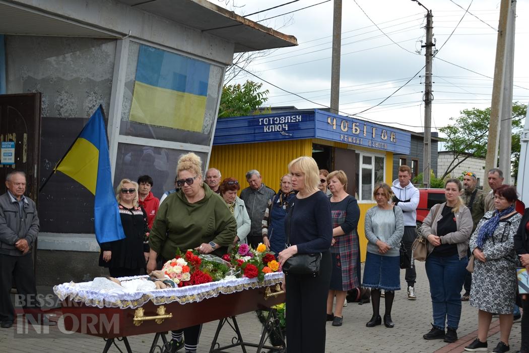 "Своїм полум'ям врятувала життя багатьох військових": у Кілії простилися із відомою волонтеркою