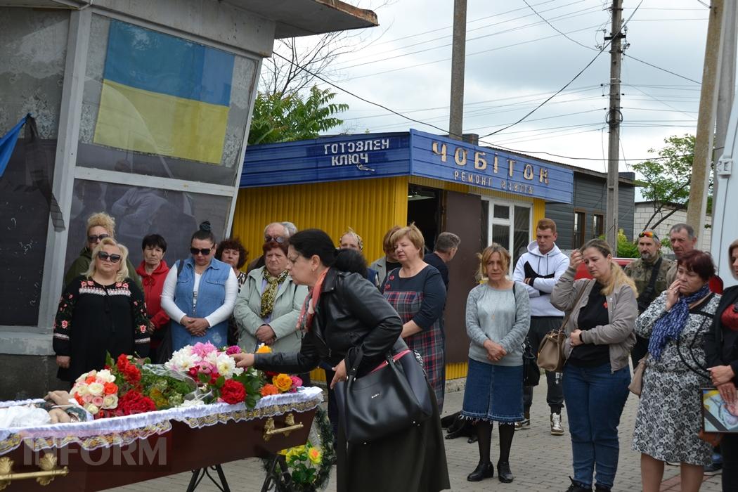 "Своїм полум'ям врятувала життя багатьох військових": у Кілії простилися із відомою волонтеркою