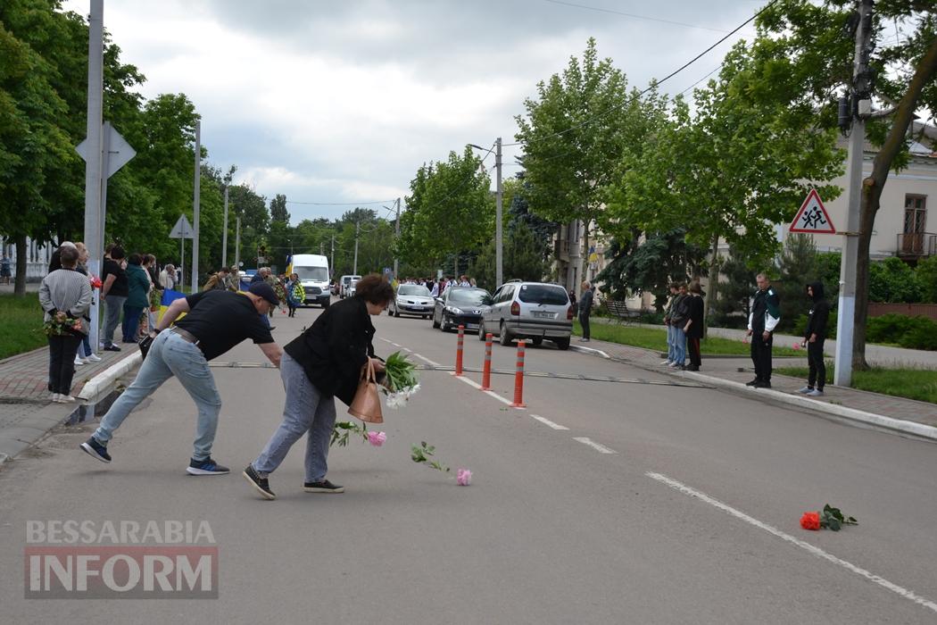 "Своїм полум'ям врятувала життя багатьох військових": у Кілії простилися із відомою волонтеркою