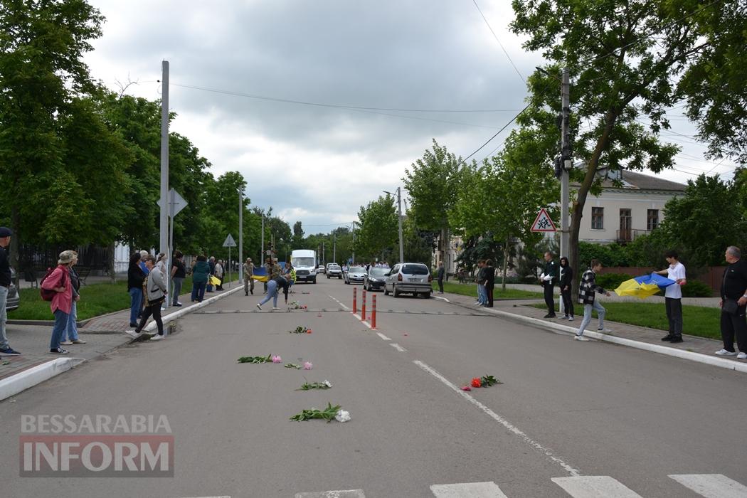 "Своїм полум'ям врятувала життя багатьох військових": у Кілії простилися із відомою волонтеркою