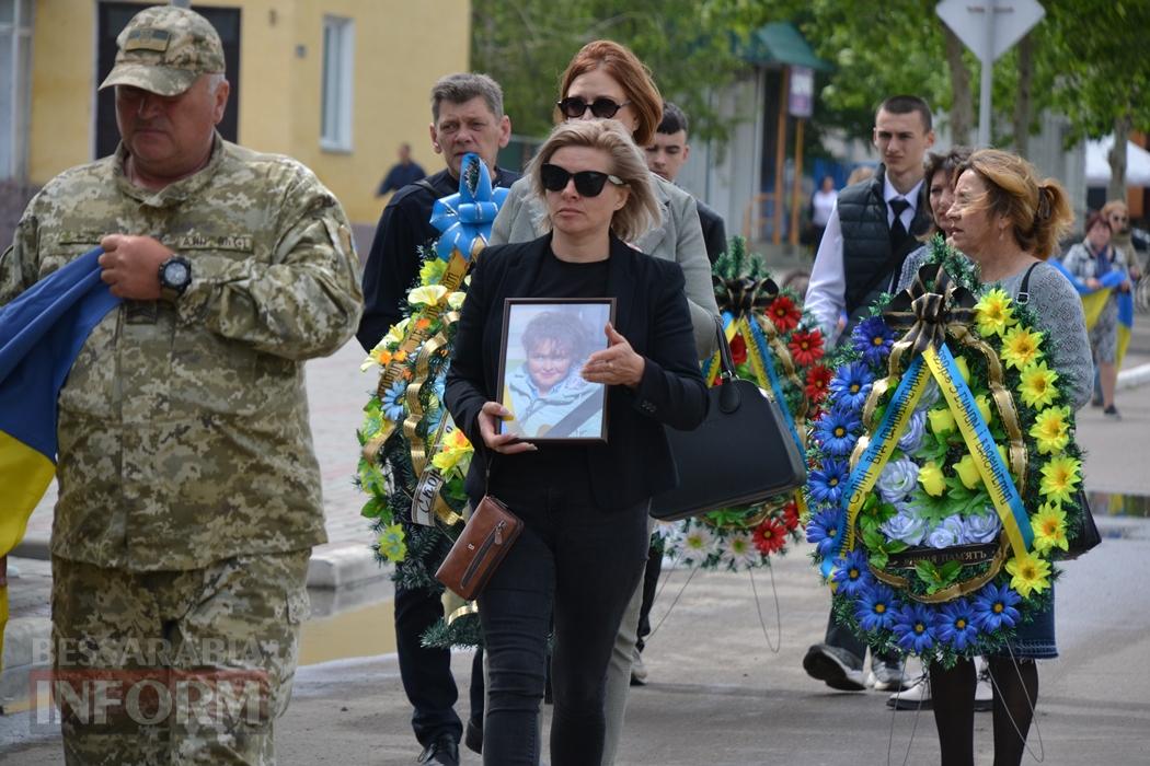 "Своїм полум'ям врятувала життя багатьох військових": у Кілії простилися із відомою волонтеркою