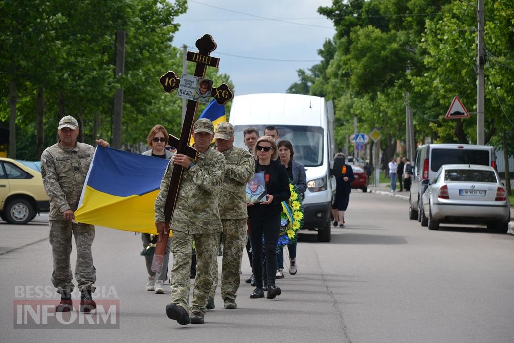 "Своїм полум'ям врятувала життя багатьох військових": у Кілії простилися із відомою волонтеркою