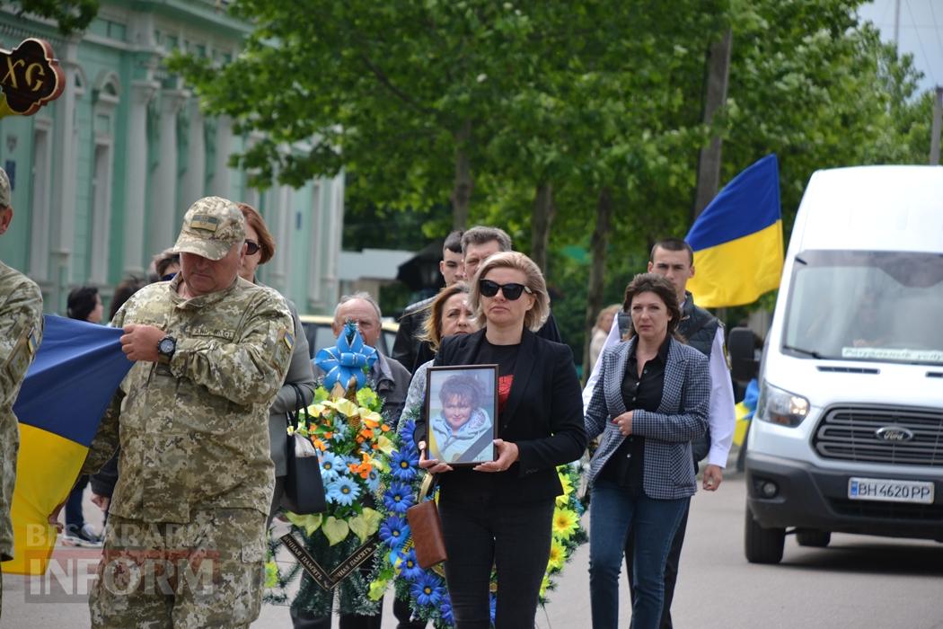 "Своїм полум'ям врятувала життя багатьох військових": у Кілії простилися із відомою волонтеркою