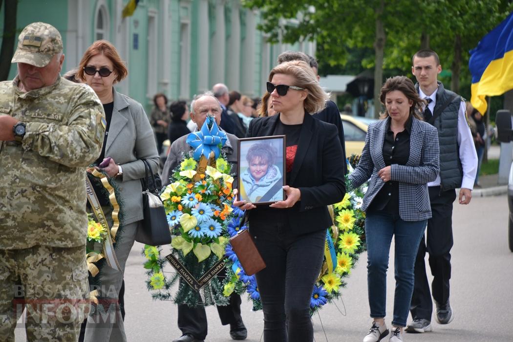 "Своїм полум'ям врятувала життя багатьох військових": у Кілії простилися із відомою волонтеркою