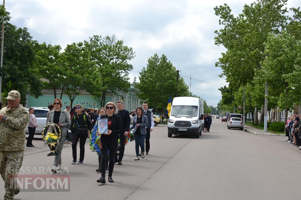 "Своїм полум'ям врятувала життя багатьох військових": у Кілії простилися із відомою волонтеркою