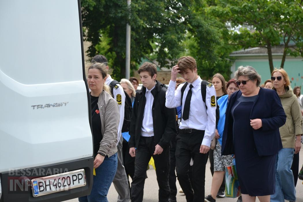 "Своїм полум'ям врятувала життя багатьох військових": у Кілії простилися із відомою волонтеркою