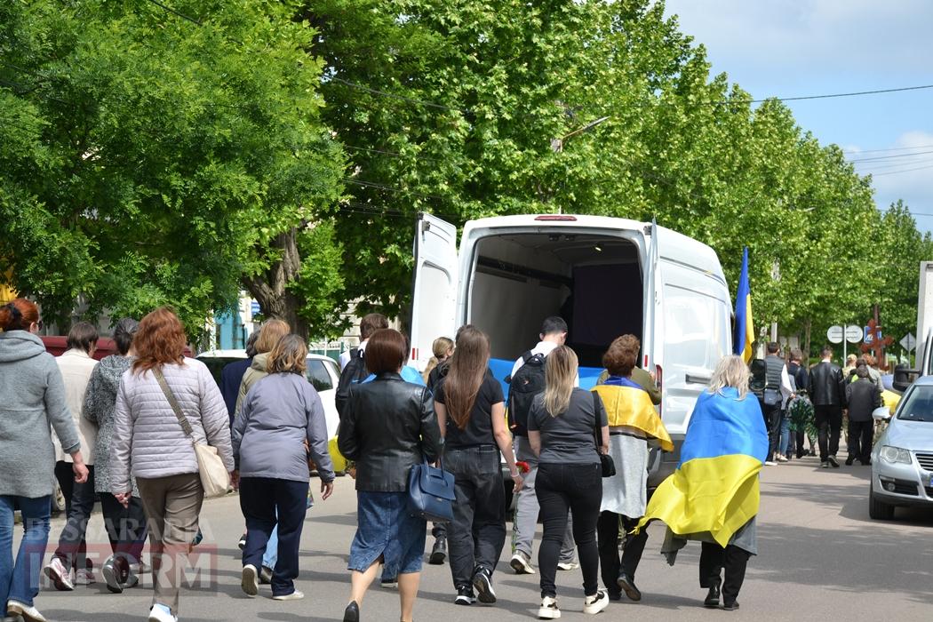"Своїм полум'ям врятувала життя багатьох військових": у Кілії простилися із відомою волонтеркою