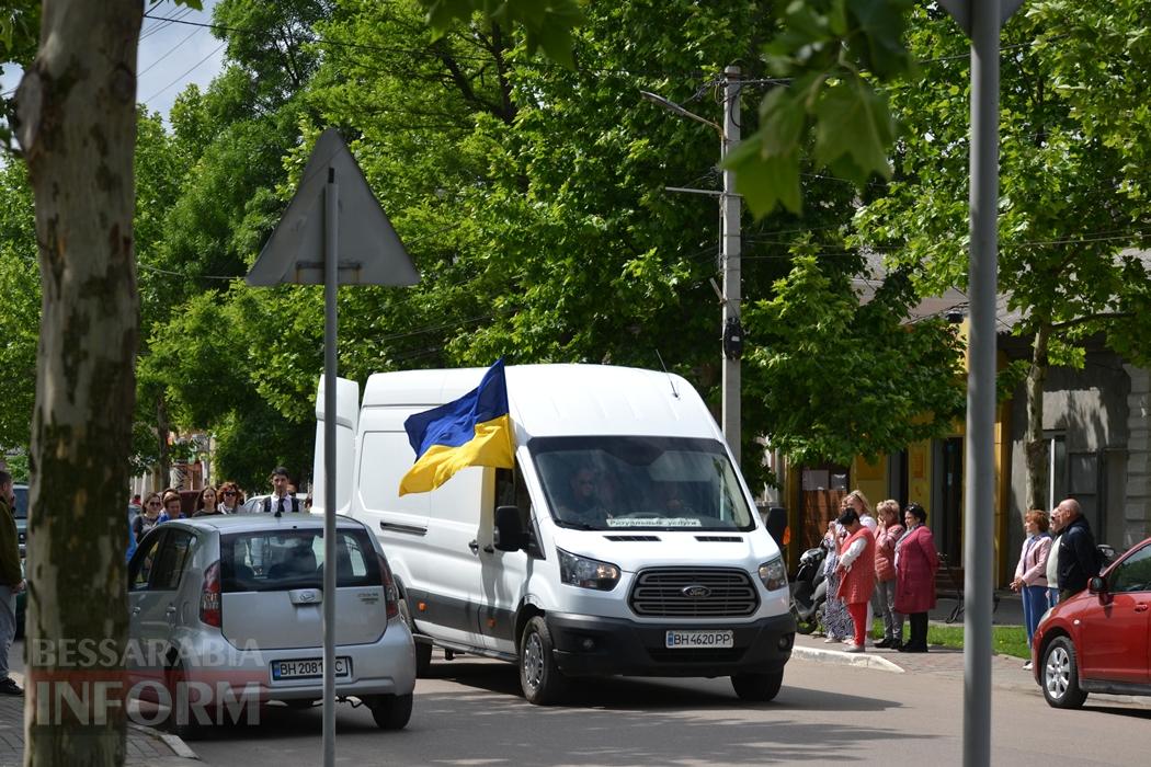 "Своїм полум'ям врятувала життя багатьох військових": у Кілії простилися із відомою волонтеркою