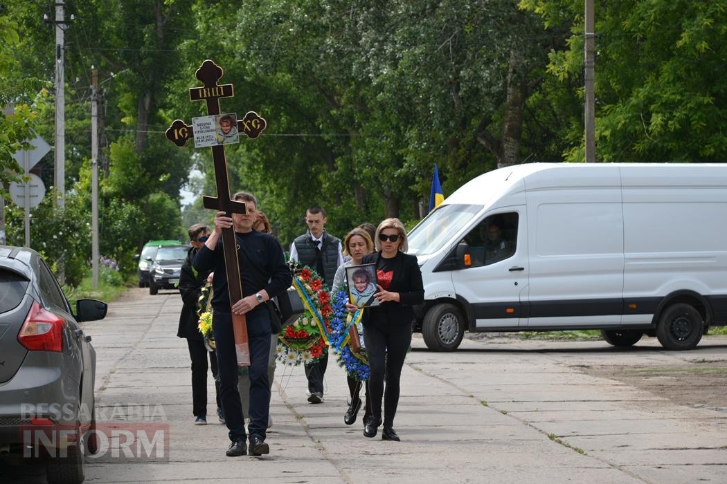 "Своїм полум'ям врятувала життя багатьох військових": у Кілії простилися із відомою волонтеркою