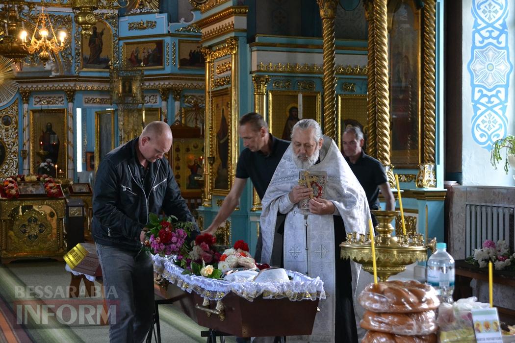"Своїм полум'ям врятувала життя багатьох військових": у Кілії простилися із відомою волонтеркою