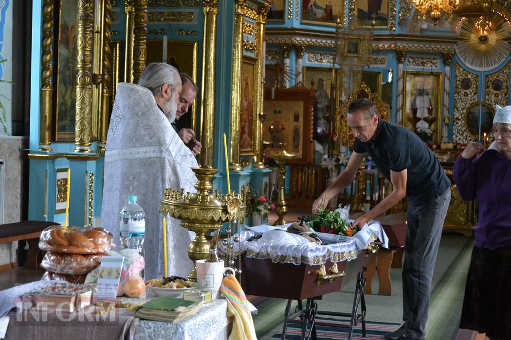 "Своїм полум'ям врятувала життя багатьох військових": у Кілії простилися із відомою волонтеркою