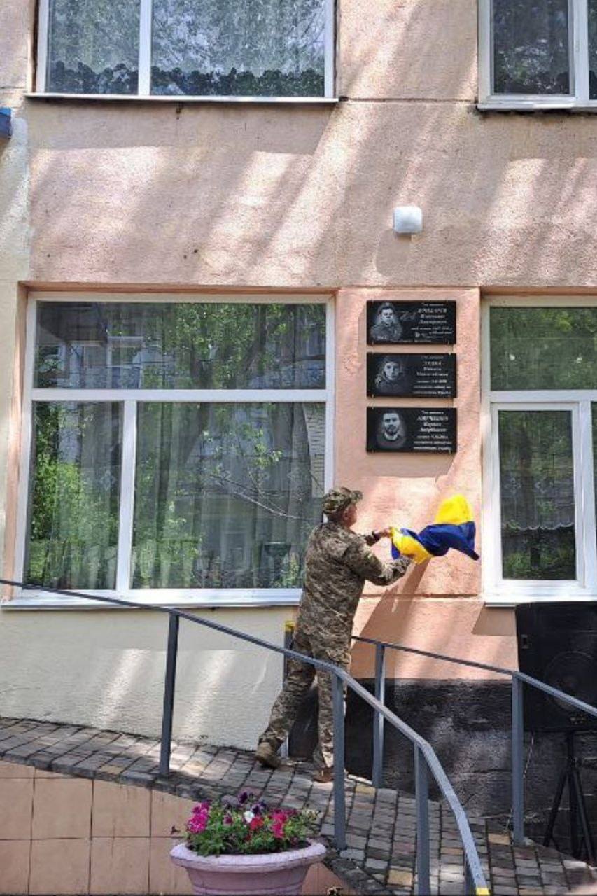 В Арцизі в рідній школі увіковічнили пам’ять двох Героїв