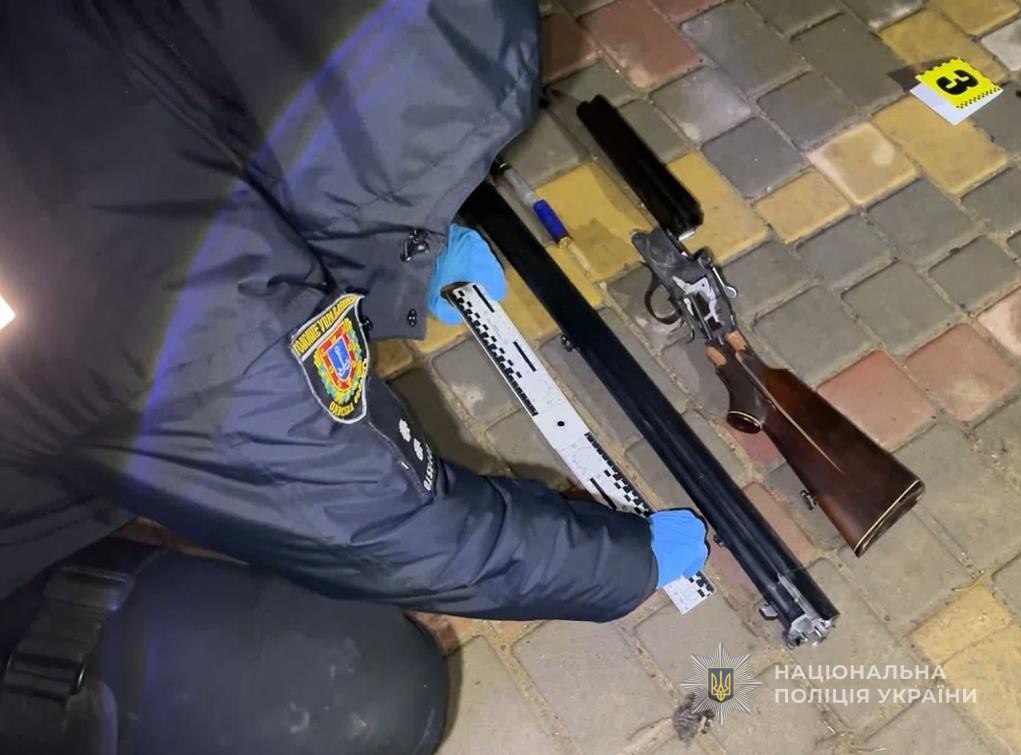 На Одещині на лаві підсудних опинився чоловік, який з рушниці стріляв у кафе та травмував чотирьох людей