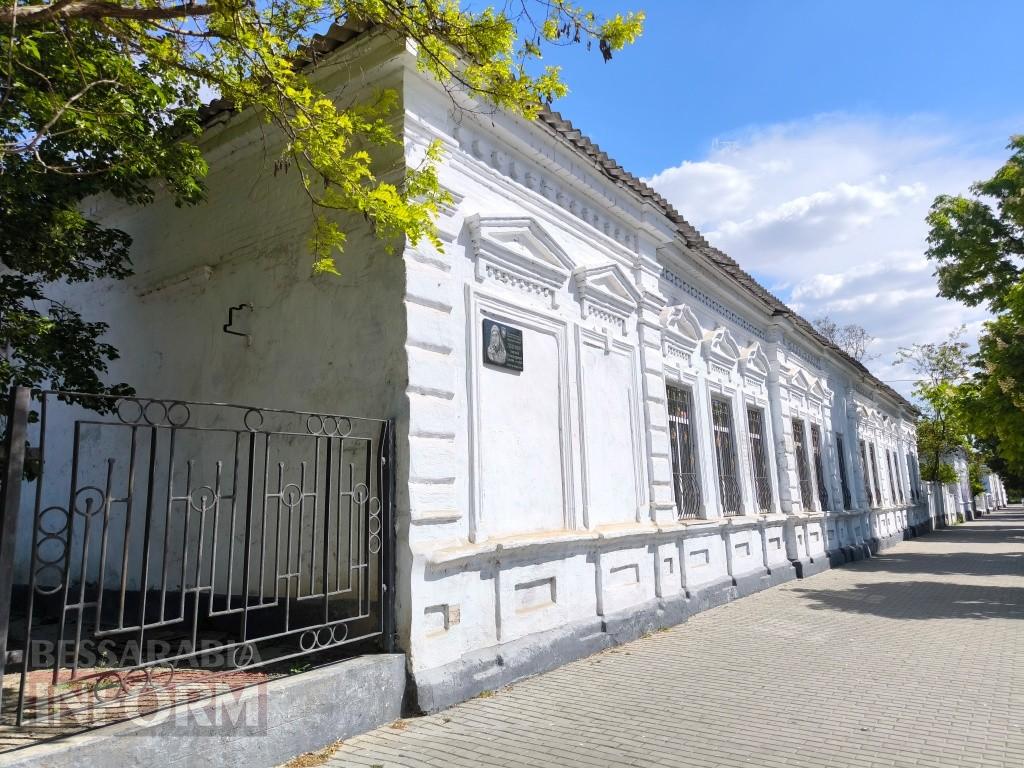 У пам'ять від побратимів: на будівлі Кілійського ліцею встановили меморіальну дошку загиблому Анатолію Діденку