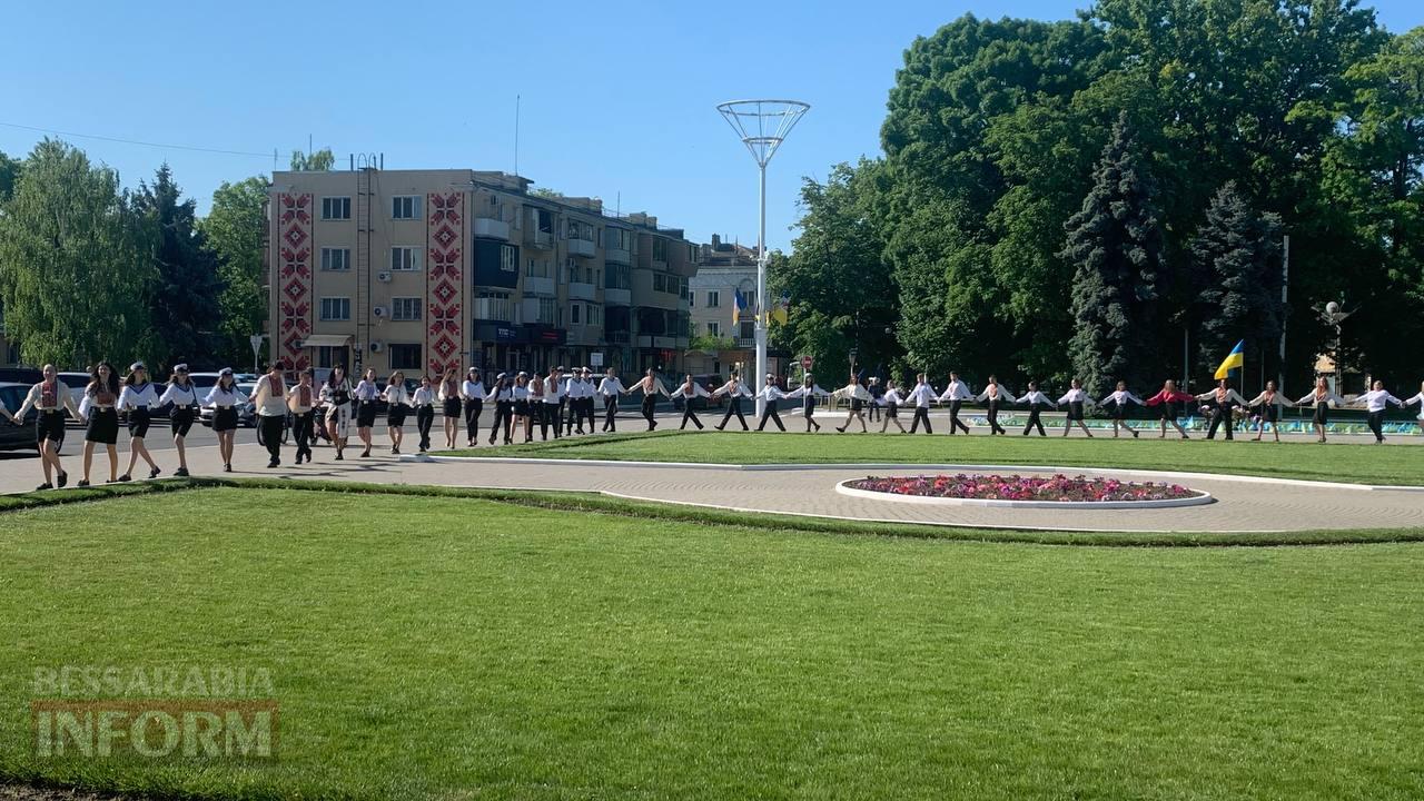 В Ізмаїлі День Вишиванки відзначили ланцюгом єдності