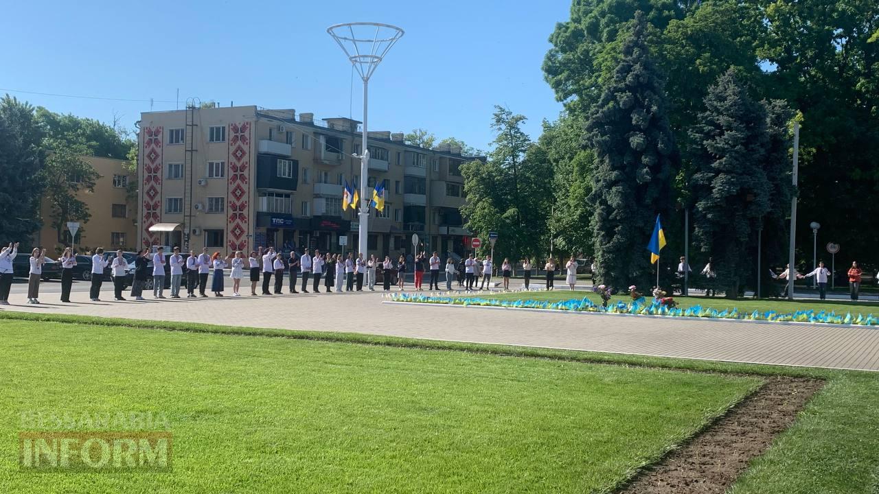 В Ізмаїлі День Вишиванки відзначили ланцюгом єдності