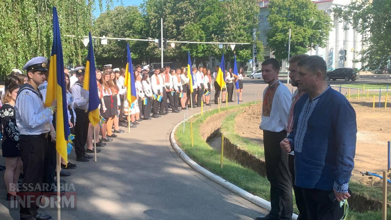 В Ізмаїлі День Вишиванки відзначили ланцюгом єдності