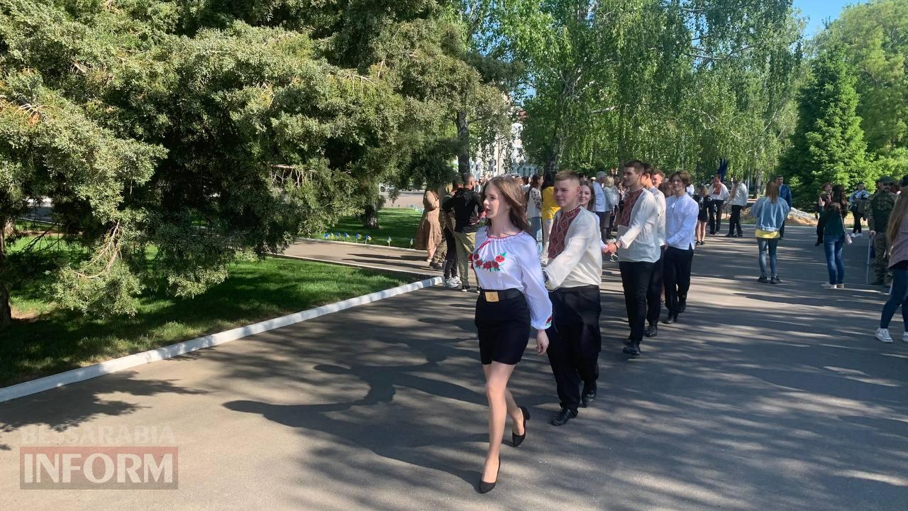 В Ізмаїлі День Вишиванки відзначили ланцюгом єдності