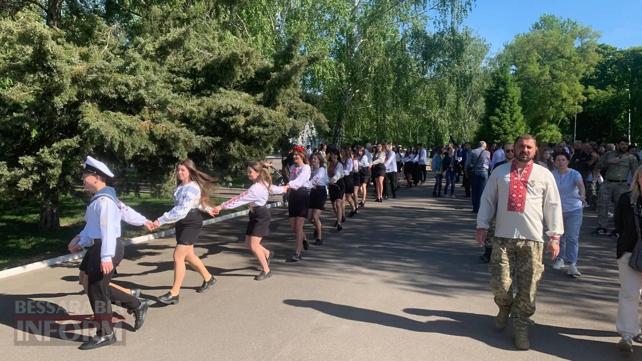 В Ізмаїлі День Вишиванки відзначили ланцюгом єдності