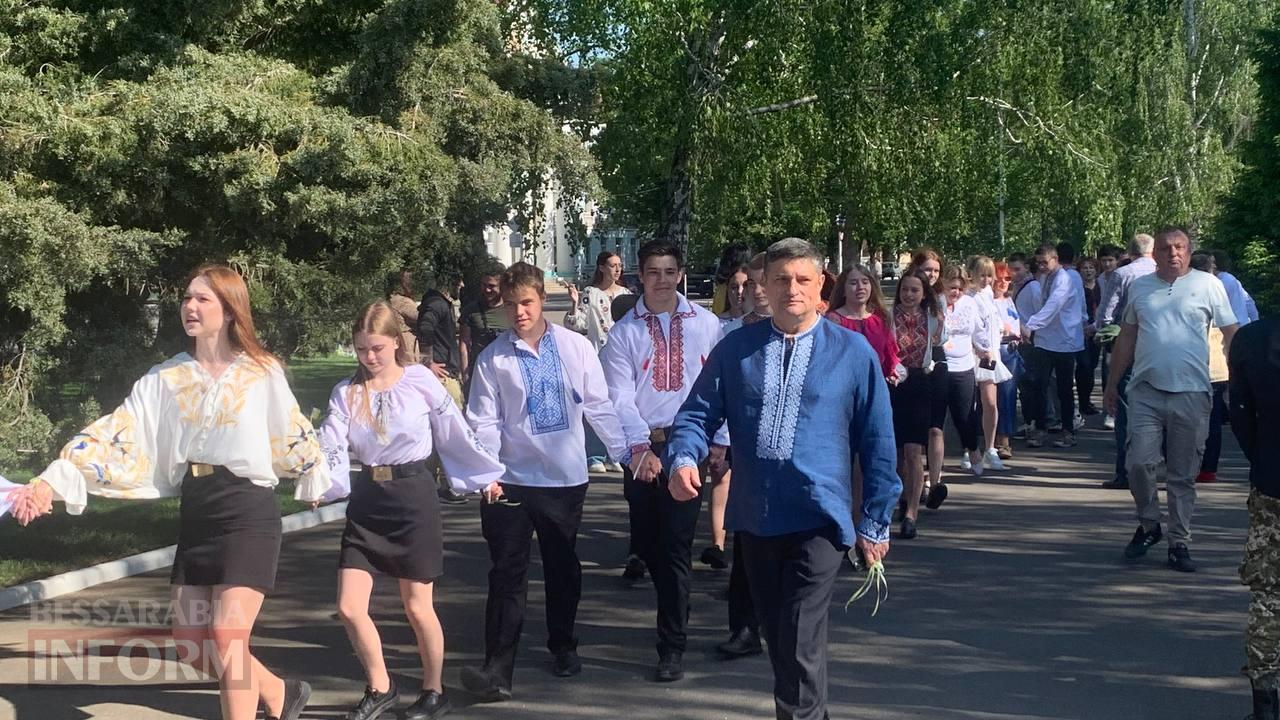 В Ізмаїлі День Вишиванки відзначили ланцюгом єдності