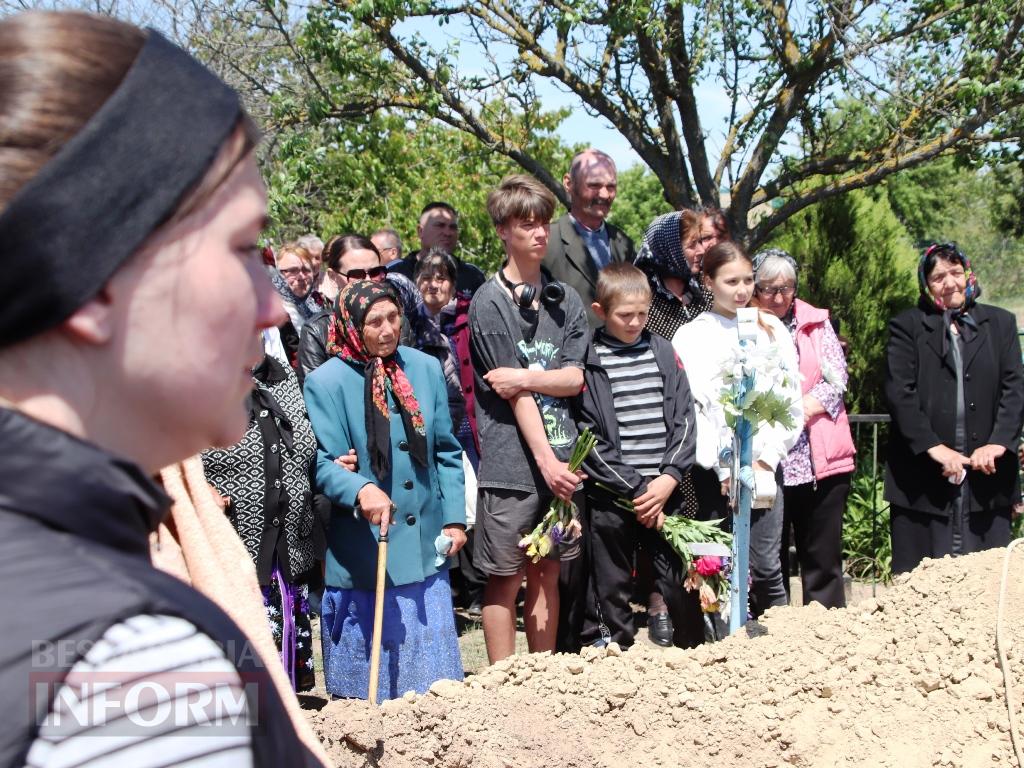 В Болградській громаді провели в останню путь Захисника Валентина Булгару