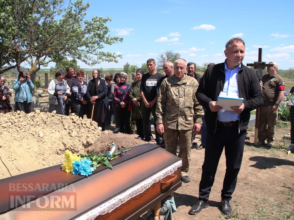 В Болградській громаді провели в останню путь Захисника Валентина Булгару